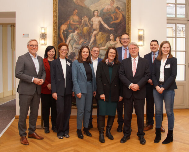 Gruppenbild der Dienstbesprechung der juristischen Staatsbeamten im Ansbacher Schloss