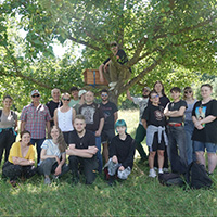 Gruppenbild auf Obstwiese