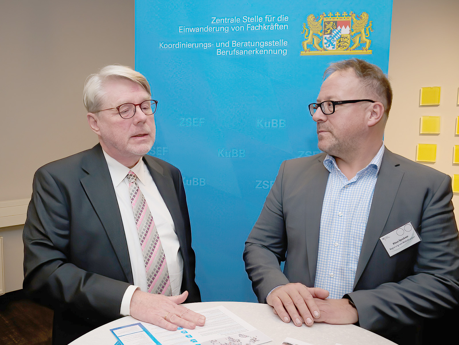Präsident des BAMF, Herrn Dr. Sommer und Klaus Speckner, Leiter der ZSEF bei der Regierung von Mittelfranken