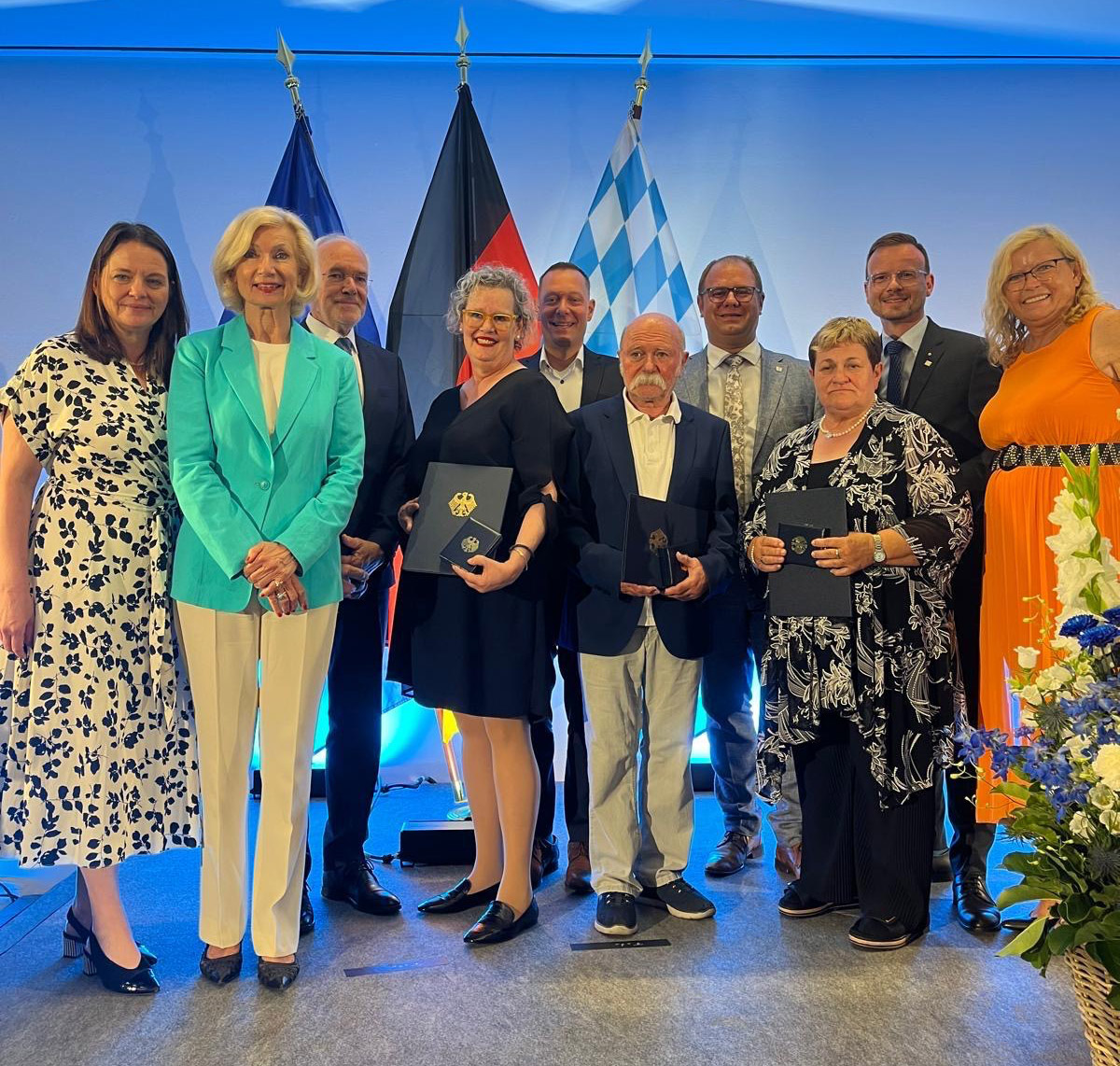 Gruppenbild Aushändigung des Verdienstordens der Bundesrepublik Deutschland