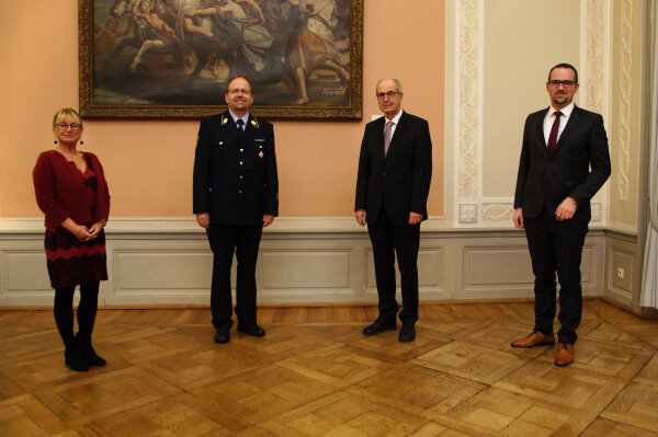 MdL Dr. Sabine Weigand, Holger Heller, Stadtbrandrat der Stadt Schwabach, Regierungsprä-sident Dr. Thomas Bauer, Peter Reiß, Oberbürgermeister der Stadt Schwabach