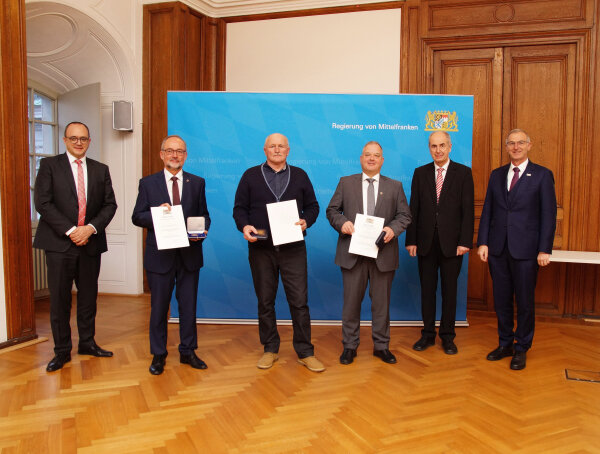 Gruppenbild der Geehrten aus dem Landkreis Weißenburg-Gunzenhausen mit Ehrengästen