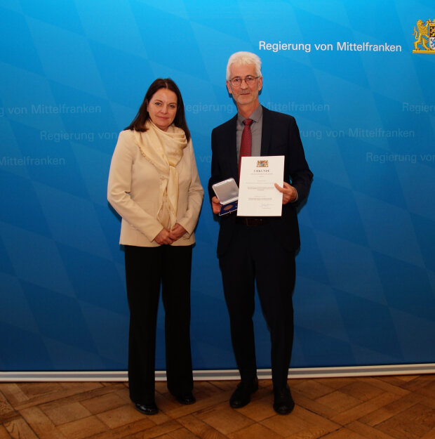 Zum Vergrößern bitte ins Bild klicken Geehrter mit Regierungspräsidentin